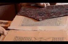 Książki, których wiek wynosi 1000 lat, przechowywane w wiosce afrykańskiej.