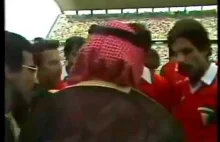 Szejk Fahad wchodzi na boisko ze swoimi gorylami i zmienia wynik meczu