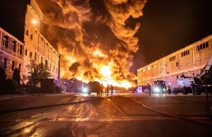 Pożar wysypiska śmieci w Zgierzu. 45 zastępów straży pożarnej walczy z...