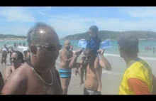 Brazylijski spodob na zgubione dziecko na plazy.