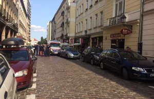 Mężczyzna arabskiego pochodzenia zaatakował nożem policjanta w centrum Warszawy