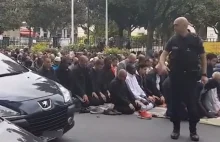 Paryż: modlą się na ulicy, wzywają do walki z niewiernymi. A policja stoi i nic
