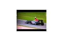 Mark Webber podwozi Fernando Alonso na swoim samochodzie