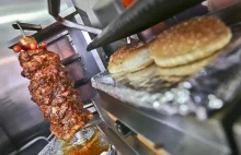 Mięso niewiadomego pochodzenia do kebaba wysłane przesyłką kurierską.