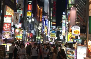 Tokio - Shinjuku i Shibuya to dzielnice pełne życia i kolorowych neonów