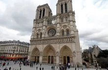 Paris's Notre-Dame: Attacker shot outside cathedral - BBC News