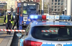 Wypadek na placu Jana Pawła II Kobieta wpadła pod tramwaj (Wrocław)