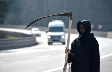 Śmierć na drodze - niezwykła akcja kieleckiej policji