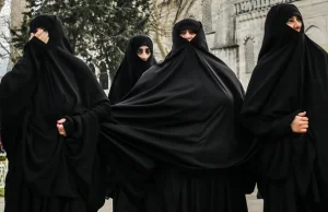 Muzułmanki sądzone we Francji za pobicie kobiety w bikini