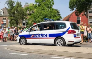 Francja: Dwóch Arabów pobiło policjanta, bo "źle na nich spojrzał"