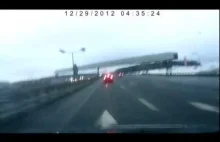 Katastrofa samolotu nagrana przez kamerę w samochodzie.