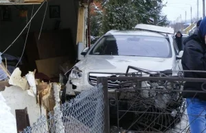 Policyjna Insignia wjechała w dom. Policjantka niewinna. Finał sprawy: klasyczny