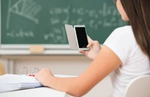 Cyber-detoks. Australijskie szkoły zakazują telefonów komórkowych