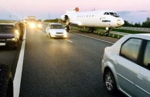 W Rosji samolot bez skrzydeł spowodował… wypadek drogowy