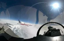 F-16 eskortują biało-czerwonego boeinga. Wojsko upubliczniło nagranie