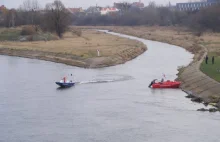 Rutkowski apeluje do osób mających łodzie i pontony o pomoc...