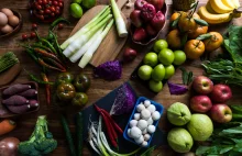 Prebiotyki zawarte w owocach i warzywach wpływają na pracę jelit - Z innej...