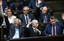 Sejm uchwalił ustawę o Trybunale autorstwa PiS