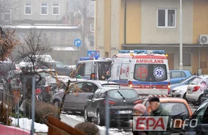 Szaleniec zaatakował policjantów (WIDEO)