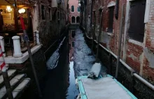 Dwa miesiące temu w Wenecji była powódź. Teraz część kanałów jest suchych