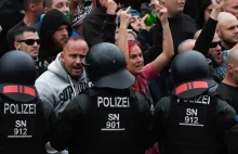 Neonaziści opanowali Chemnitz. "Niemcy dla Niemców. Precz z cudzoziemcami!"