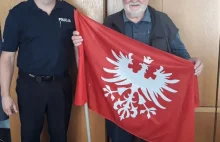 Policjanci przy współpracy strażników miejskich odzyskali skradzioną flagę...