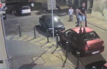 Chciał się popisać przed kolegami, więc wszedł na dach samochodu (wideo)