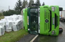 Wypadek ciężarówki z pralkami