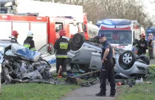 Wypadek w Żernikach Wrocławskich. Cztery osoby ranne, w tym policjantka.