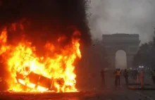 Paryż w ogniu. Skradziono karabin szturmowy z policyjnego radiowozu