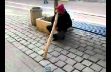 Playing a Didgeridoo, 2012-01-28, Opole.mp4