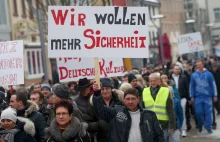 Tysiące Rosjan protestuje przeciwko rosnącej przemocy uchodźców w... Niemczech