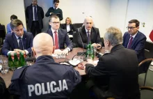 Policjanci mają dosyć bycia narzędziem politycznym. Związkowcy grożą...