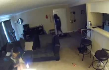 Napad na dom w którym były dwie kobiety nagrany przez kamerę z mikrofonem