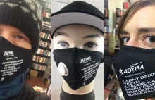 Wrocławska księgarnia sprzedaje maski antysmogowe z fragmentami wierszy