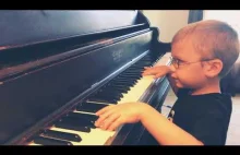 6-letni niewidomy chłopak gra śpiewa Bohemian Rhapsody
