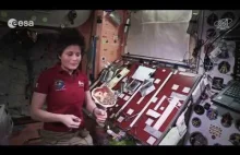 Przygotowywanie tortilli na stacji kosmicznej