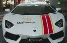 Hamburgery z McDonald's dowożą Ferrari F430 albo Lamborghini Aventadorem