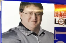 Gabe Newell na opakowaniu bielizny 4XL.