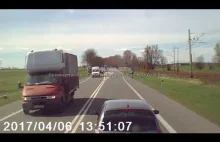Kierowca osobówki stopuje kierowce ciężarówki bez wyraźnego powodu