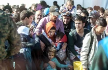 Bp Chber: Po co przyjmować uchodźców, skoro można pomóc odbudować kraj?