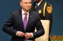 Niezręczna sytuacja. Prezydent Andrzej Duda musiała czekać na korytarzu