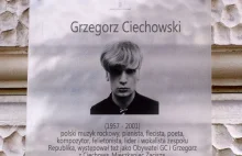 Rada Warszawy oficjalnie nadała skwerowi imię Grzegorza Ciechowskiego