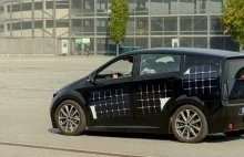 Startup z Niemiec sprzedaje samochód elektryczny zasilany słońcem