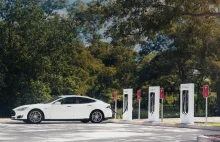 W 2017 Tesla wprowadzi opłaty na stacjach Supercharger.