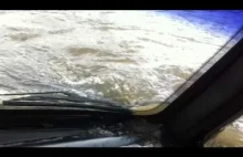 Rosja: podwodne auto melduje się w rzece