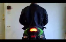 Kurtka na motocykl ze zintegrowanymi światłami.