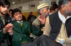 Władze Peszawaru: terroryści zabili ponad 100 osób. 84 ofiary to uczniowie