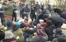 Policja wyniosła protestujących Obywateli RP. Marsz Pamięci Żołnierzy...