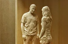 Ludzkie rzeźby z drewna